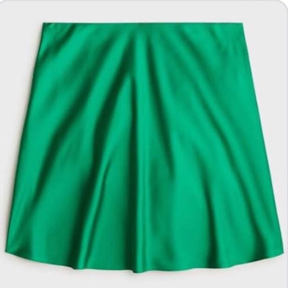 JCREW Satin Mini Skirt — Kelly green color. NWT Never been Worn!